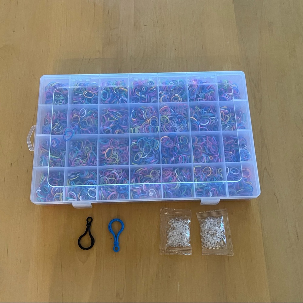 CASE FULL OF RUBBER LOOPS TO MAKE BRACELETS